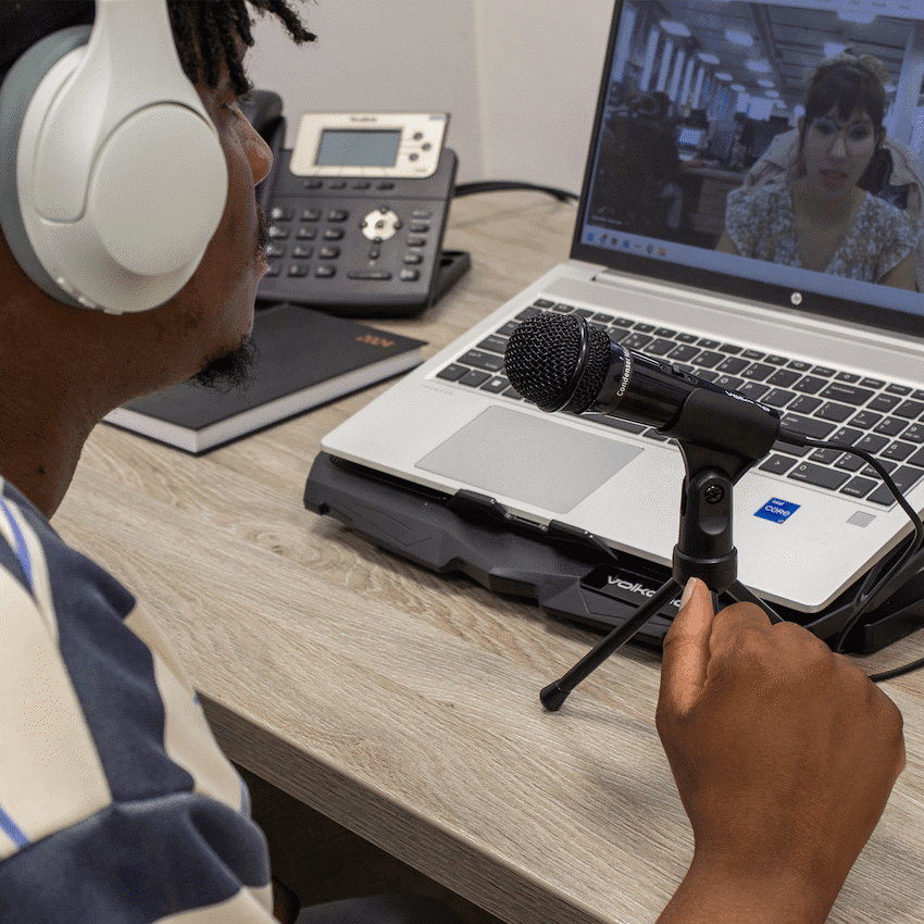 Volkano Stream Vocal Microphone with Tripod, Aux - Image 6