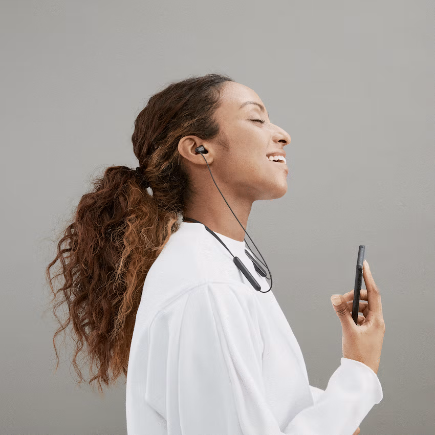 Sony WI-C100 (Black) Wireless Earphones - Image 4