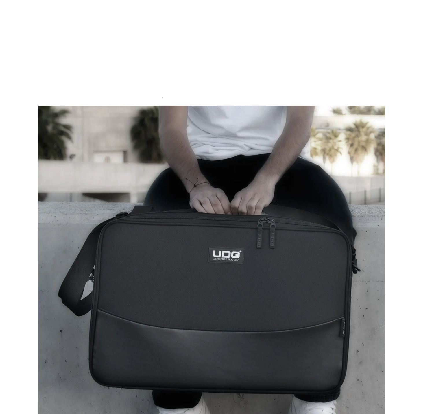 UDG Urbanite MIDI Controller Sleeve Medium Black - Image 2
