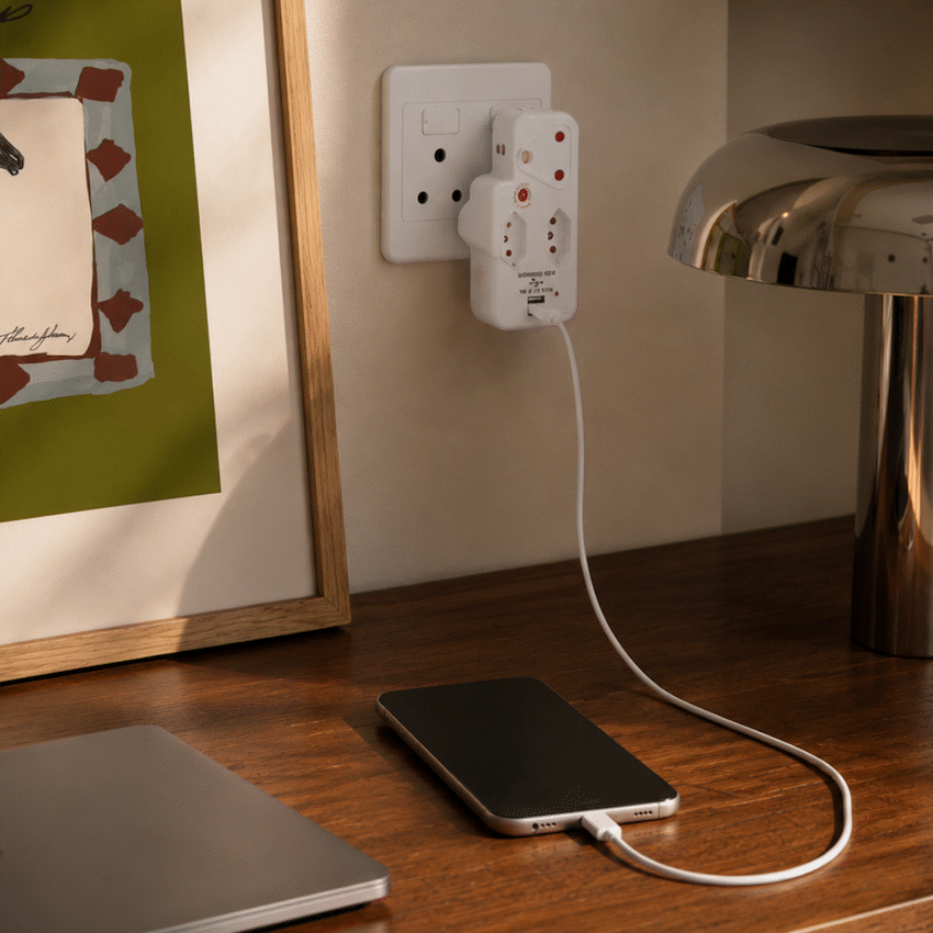 Switched 3-Way Medium Surge Adaptor with Type-C + USB - White - Image 8