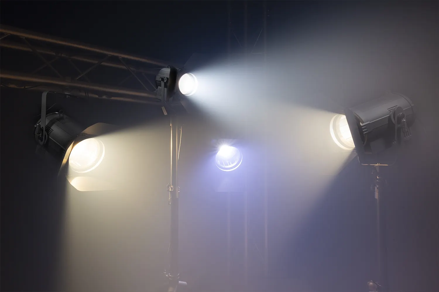 BEAMZPRO BTF200Z LED FRESNEL ZOOM 1x 200W WW IP20 - Image 10